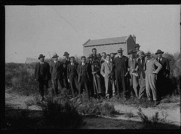 De Traje por el Campo