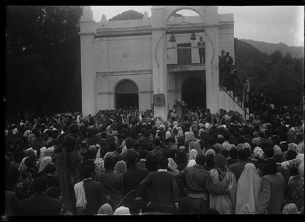 Fieles en Villa de la Quebrada
