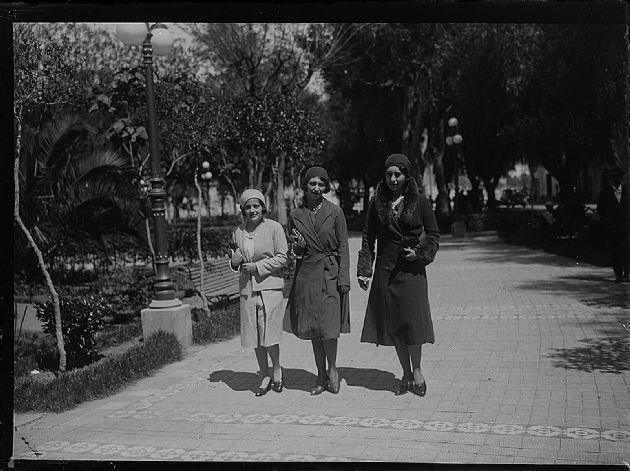 DAMAS DE PASEO