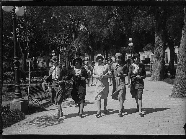 DAMAS DE PASEO
