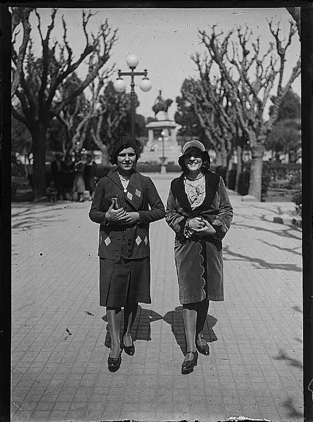 DE PASEO POR LA PLAZA I