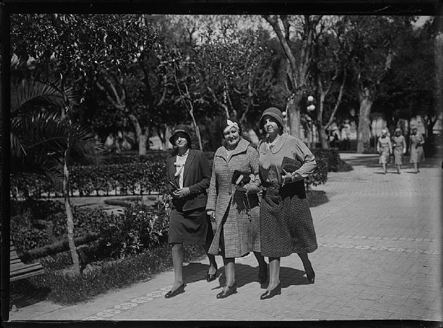 DAMAS DE PASEO