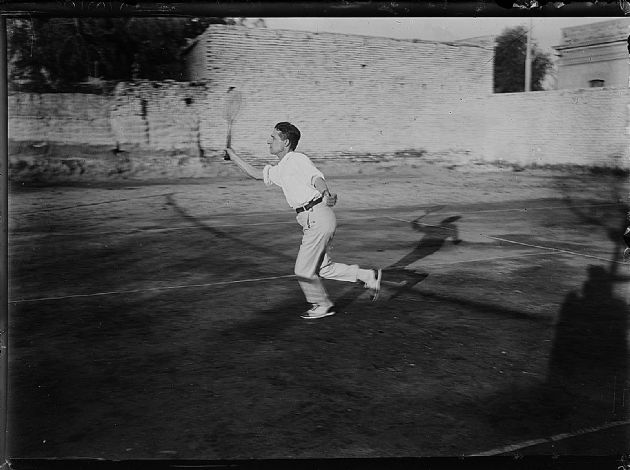 Jugando al Tenis