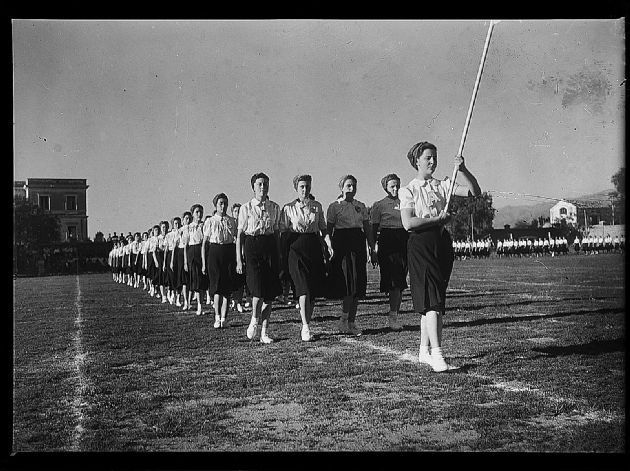 ALUMNAS EN CLASE DE GIMNASIA