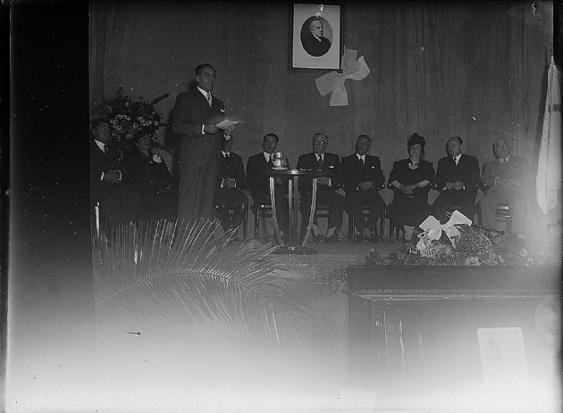 Toribio Mendoza en acto Escolar 2