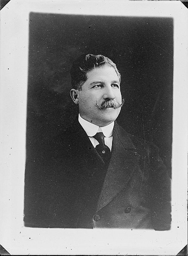 Foto Retrato de un Caballero
