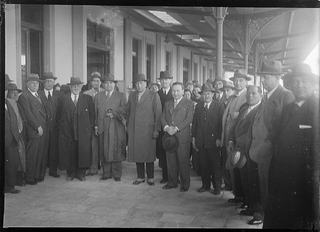 Políticos en Estación de Ferrocarril