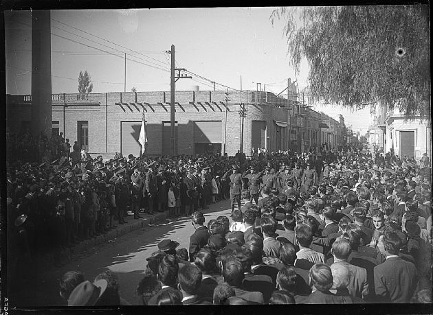 Desfile por calle Rivadavia 1