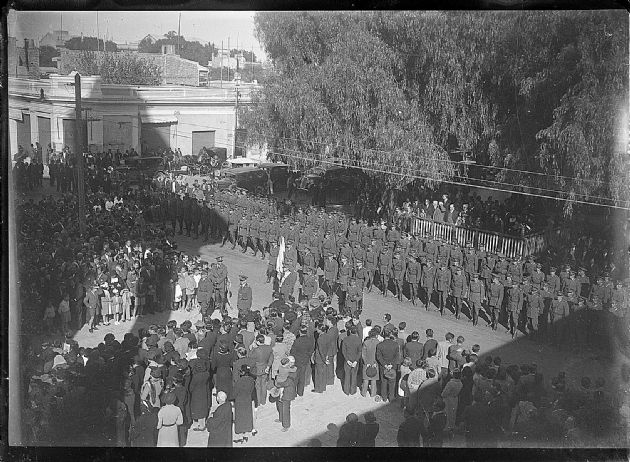Desfile por calle Rivadavia 4