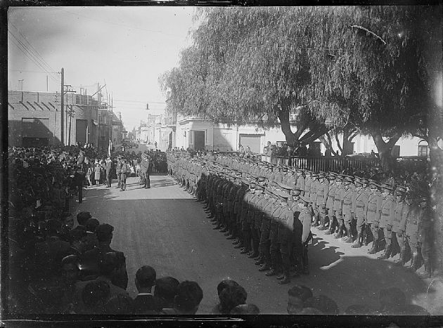 Desfile por calle Rivadavia 5
