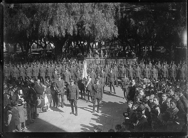 Desfile por calle Rivadavia 9