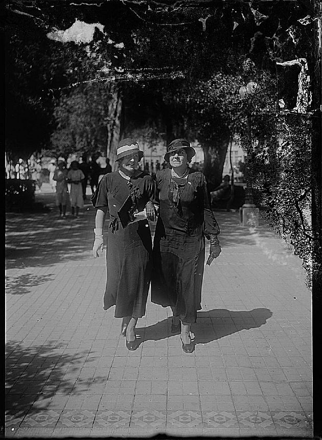 DAMAS DE PASEO