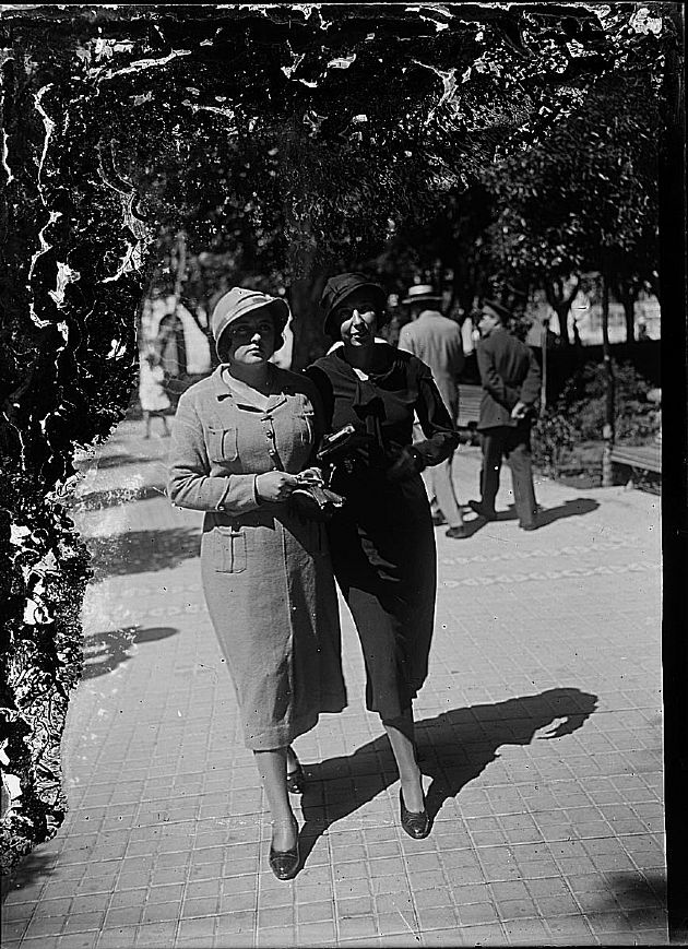DAMAS DE PASEO