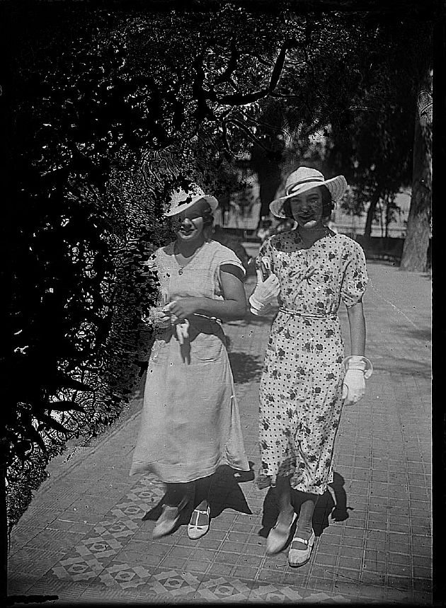 DAMAS DE PASEO