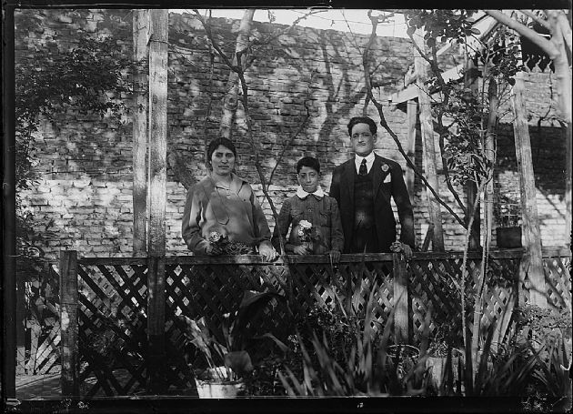 Familia en el Jardín