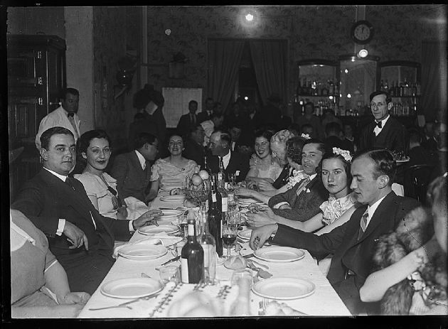 Cenando en el Club Sportsman II