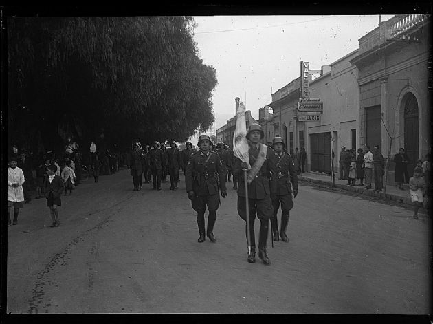 Militares en desfile