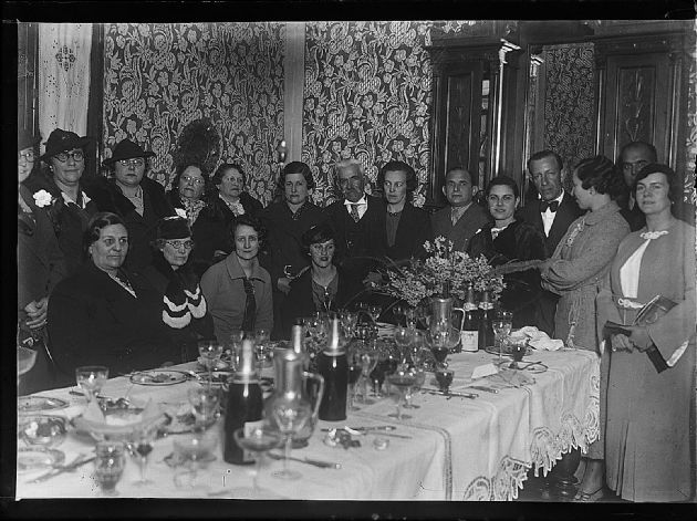 Brindis en Casa de Familia.