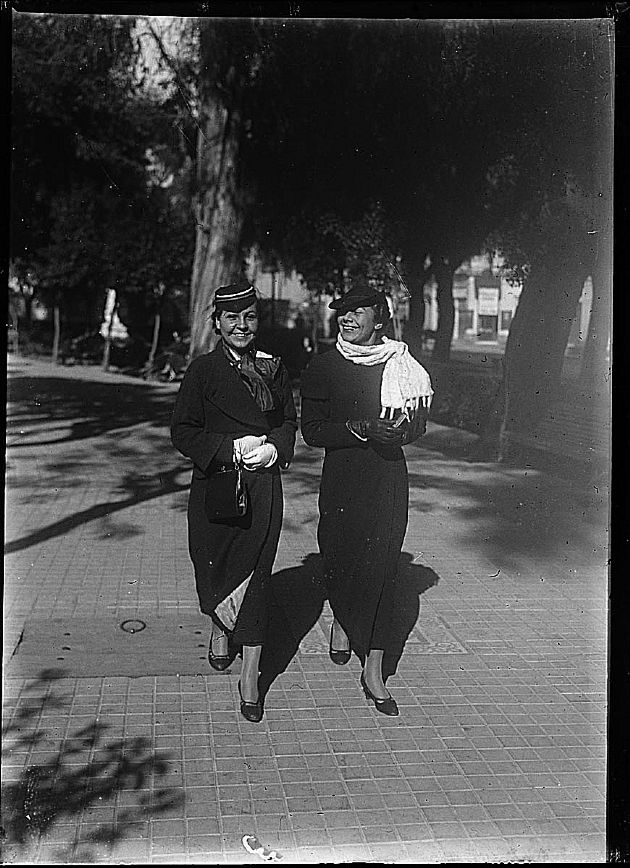 DE PASEO POR LA PLAZA VII