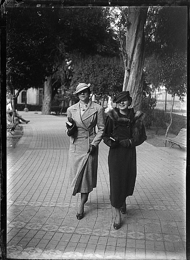 DE PASEO POR LA PLAZA IX