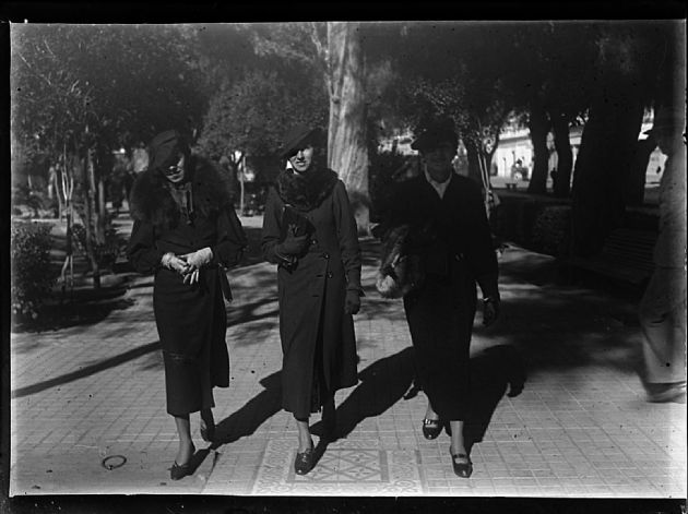 DE PASEO I