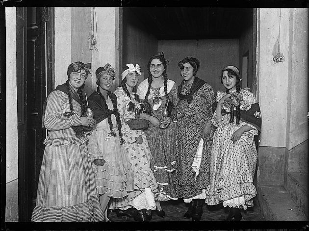 Vestidas como Paisanas