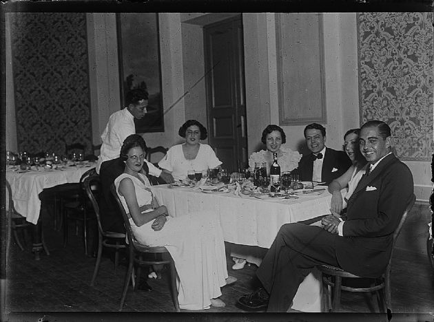 Jóvenes y Señoritas I