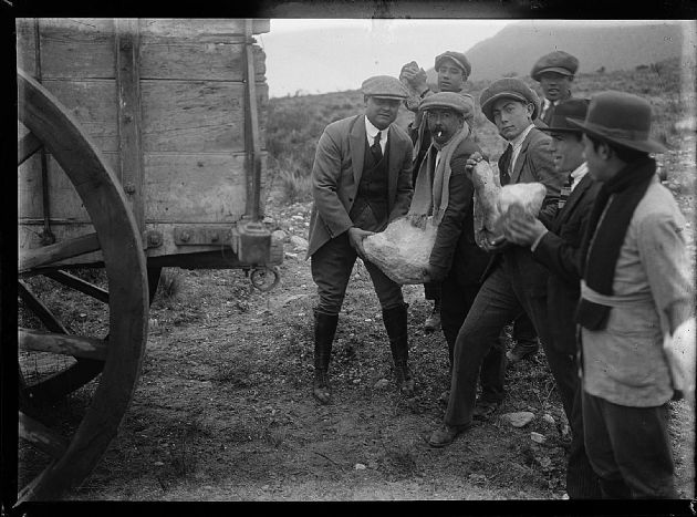 Cargando Piedras
